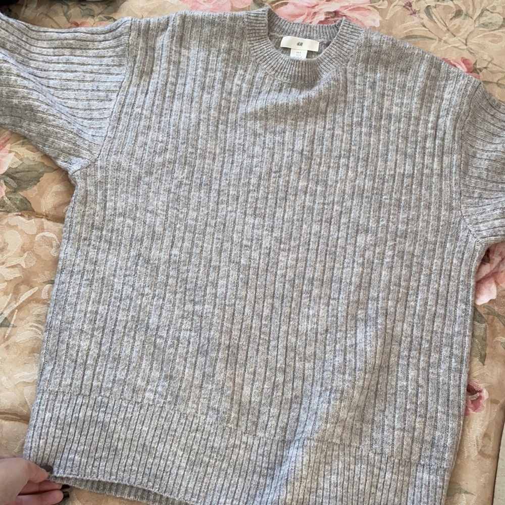 H&M Sweater - Picture 3 of 3